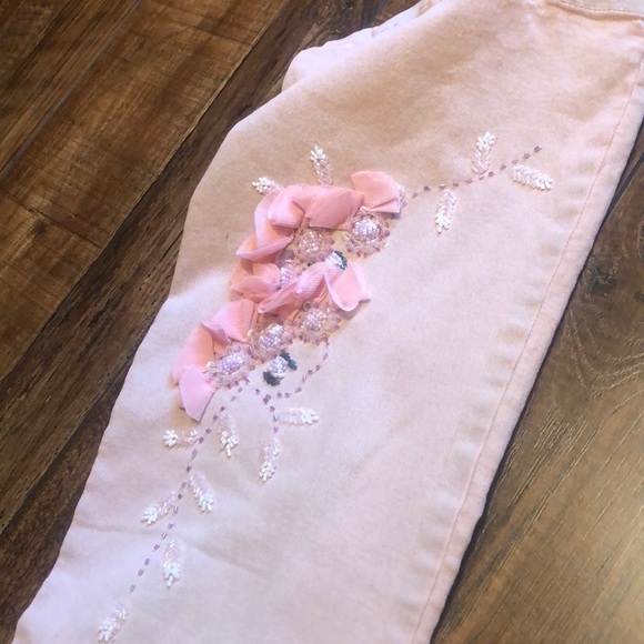 She’s size medium jeans - Picture 4 of 5